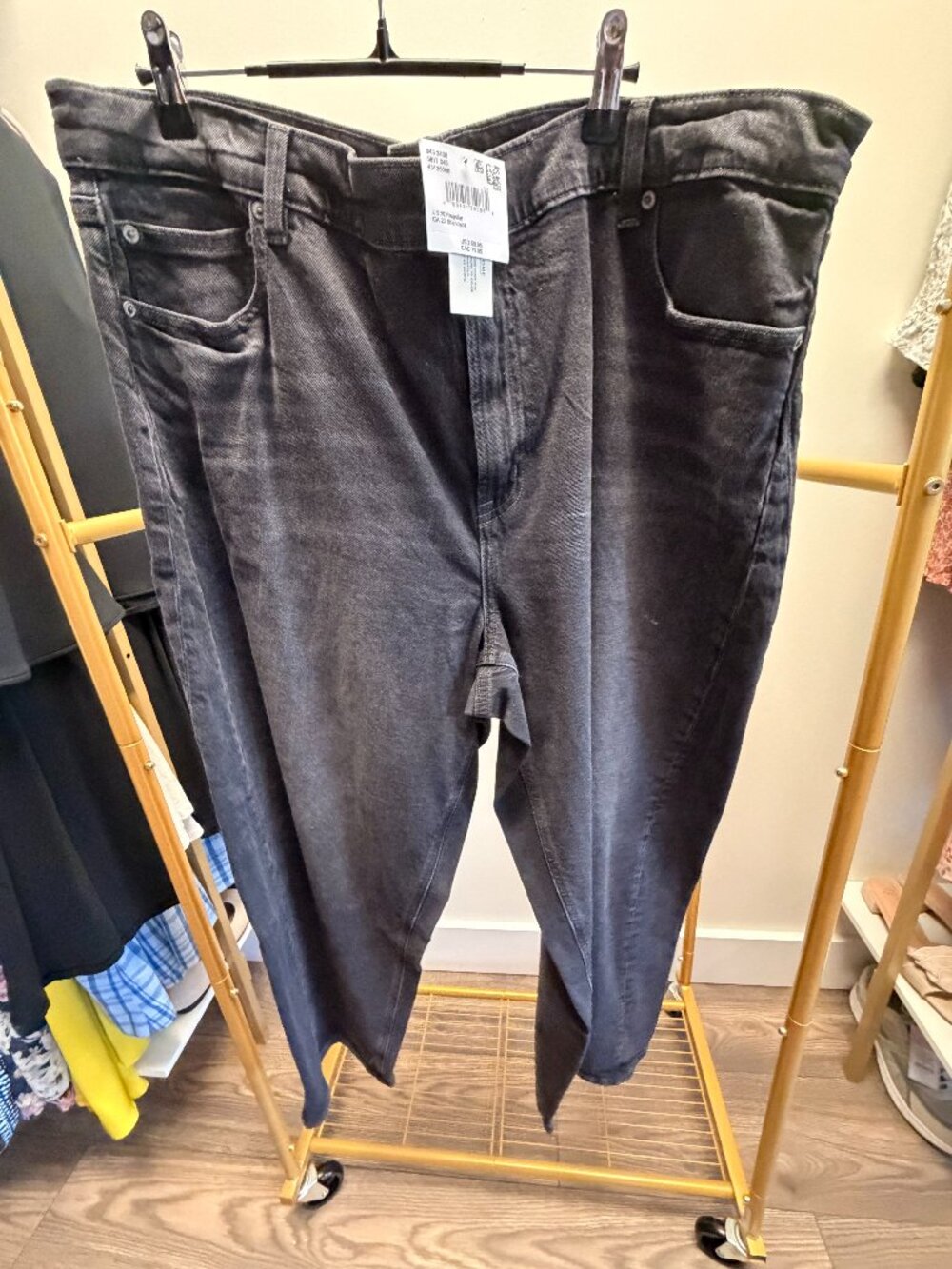 American Eagle Barrel Jeans - Picture 2 of 3